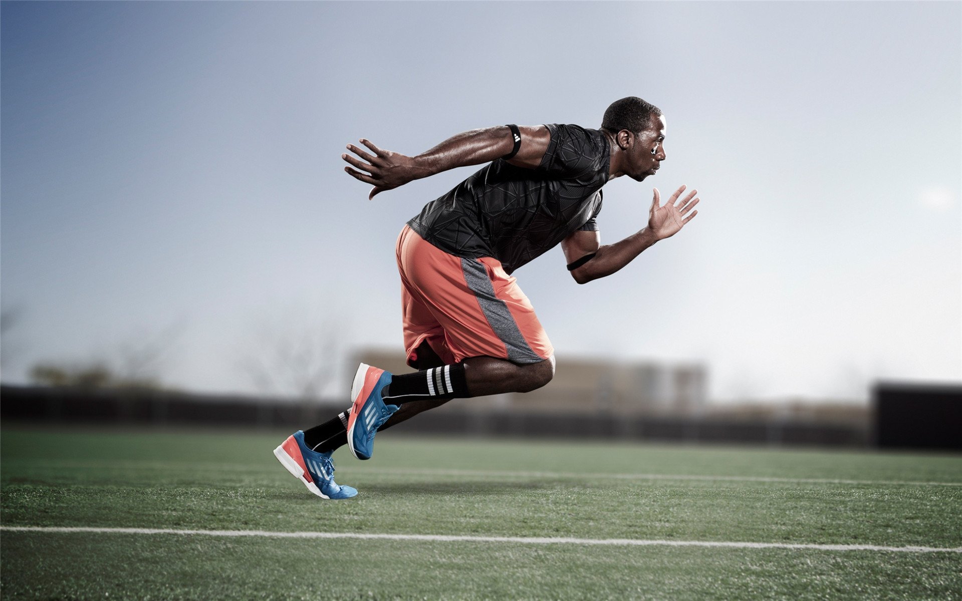 “阻击”战术揭秘：车队如何应对对手的强攻，阻击式防御战略要求当对手的进攻